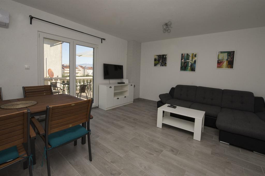 Apartment Jure Слатине Екстериор снимка