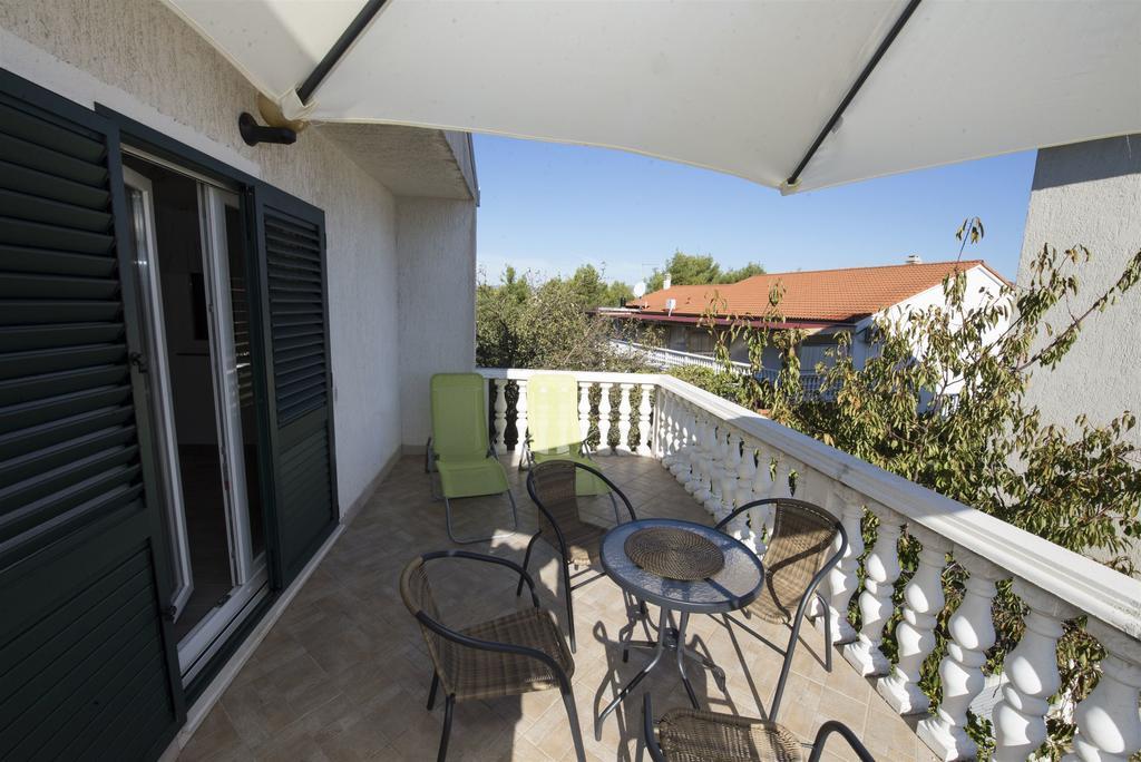 Apartment Jure Слатине Екстериор снимка
