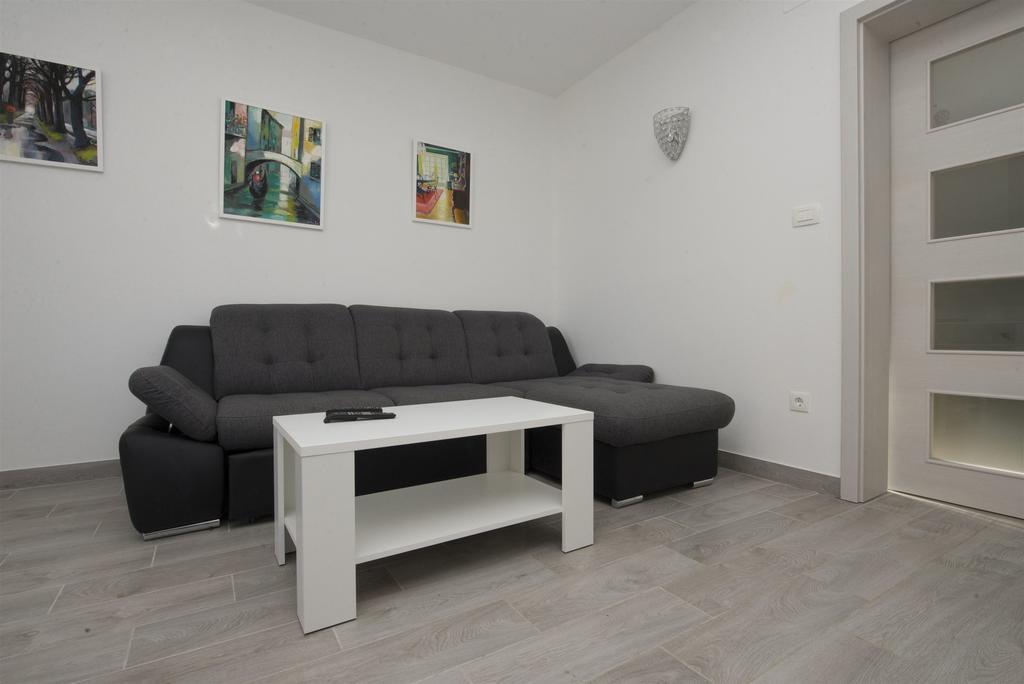 Apartment Jure Слатине Екстериор снимка
