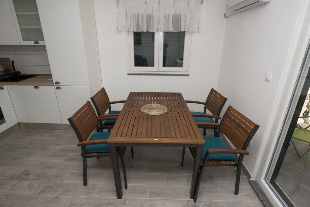 Apartment Jure Слатине Екстериор снимка